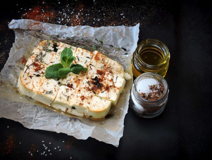 Feta al forno con verdure invernali