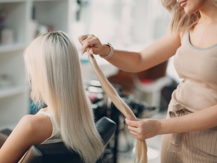 Extension capelli: come curarle e mantenerle morbide