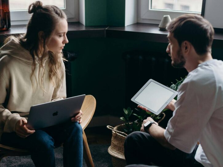 Il cervello di uomini e donne funziona in modo diverso: la scoperta