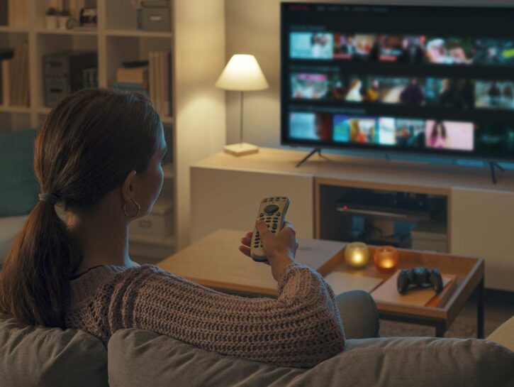 Come nascondere la televisione in soggiorno