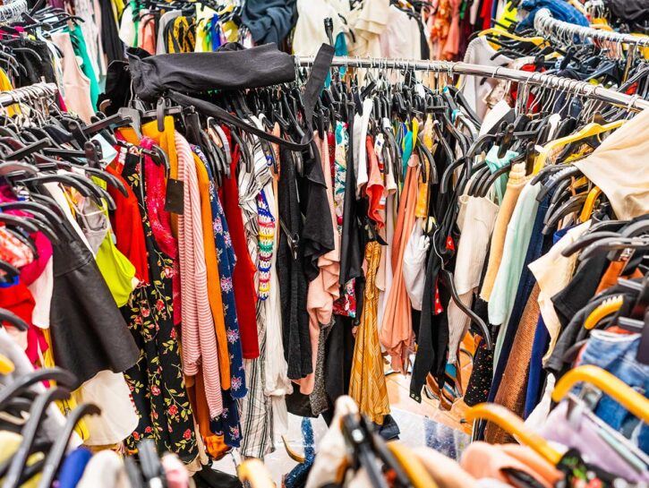 In Francia è stretta sul fast fashion: che cosa cambia