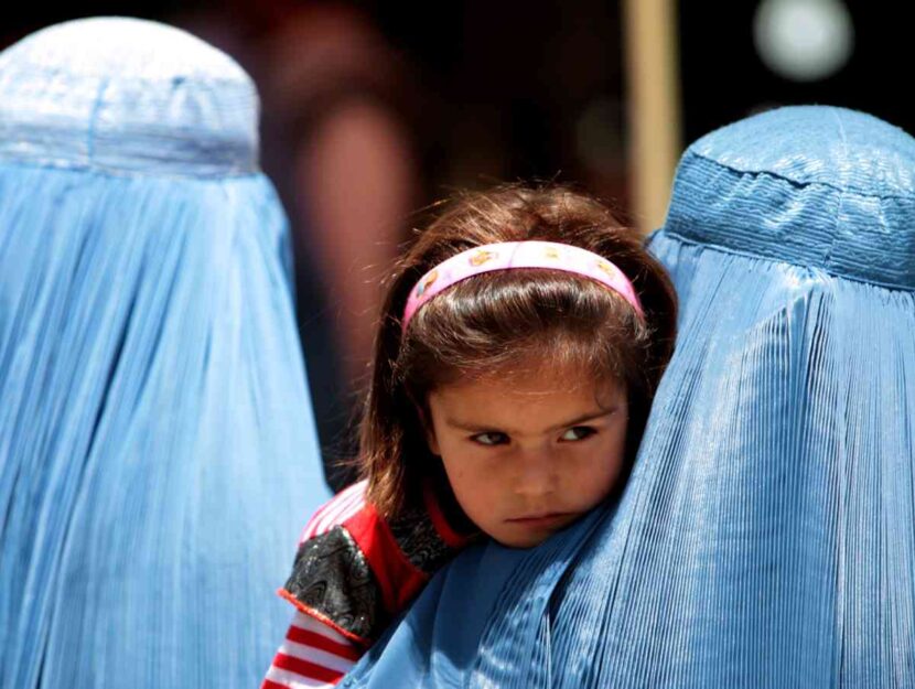 Due donne con il burqa in Afghanistan