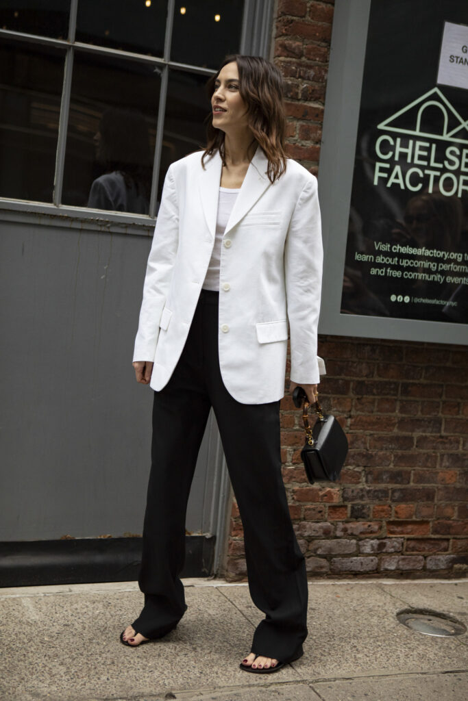 look da ufficio con blazer bianco