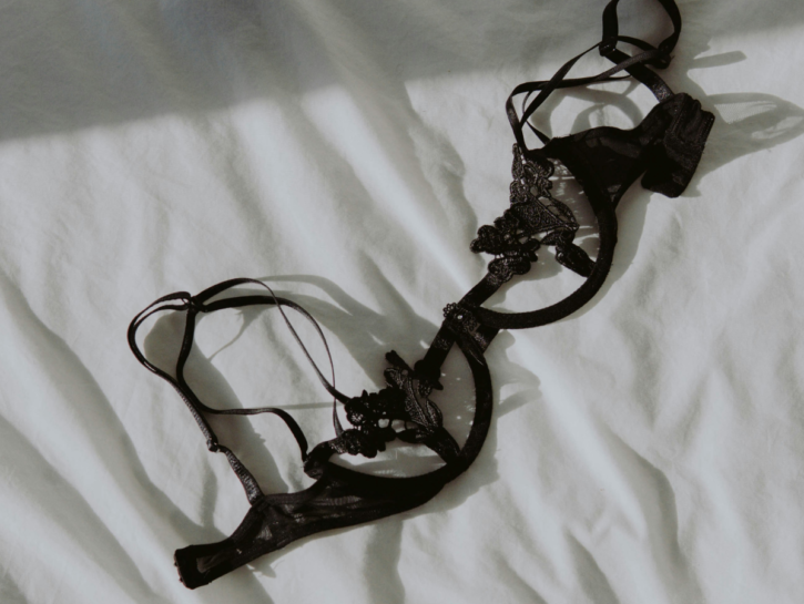 Sexy a 50 anni: meno calzini a righe, più sex toys