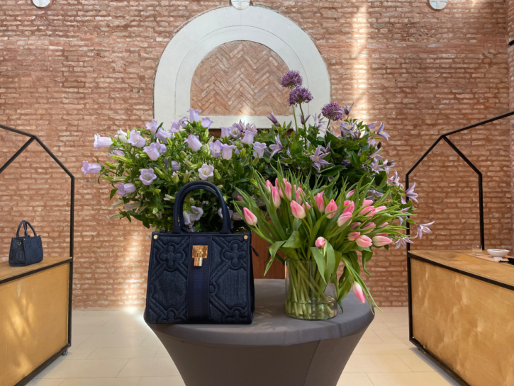 Venezia in fiore nella nuova collezione di V°73