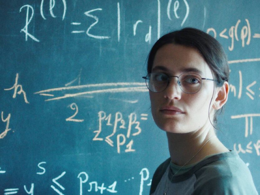 L'attrice Ella Rumpf è la talentuosa studentessa protagonista del film Il teorema di Margherita, ne