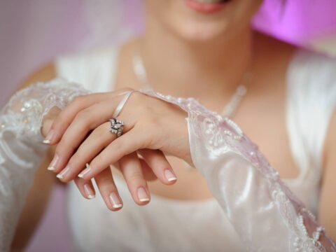 Manicure per la sposa: i trend del 2024