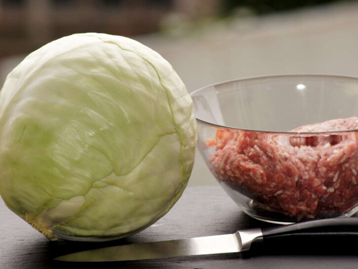 Come preparare gli involtini di verza con la carne macinata