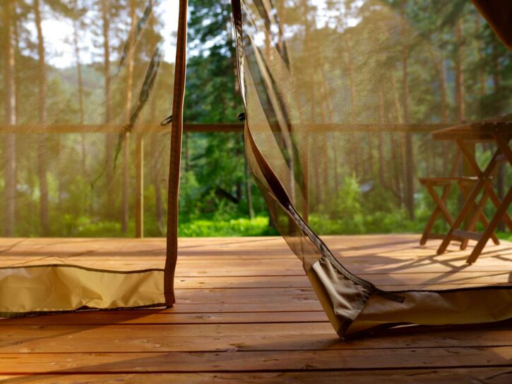 Come chiudere una veranda con una tenda