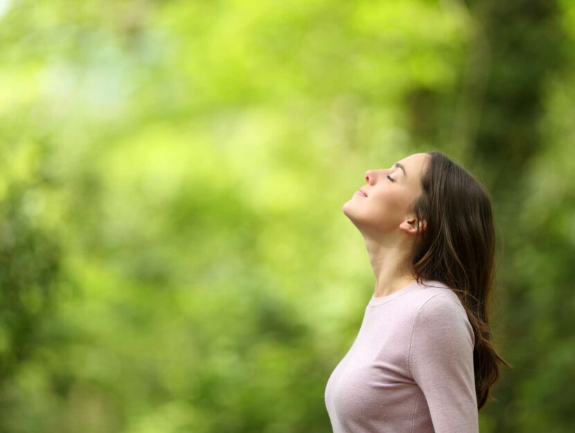 ragazza nel verde