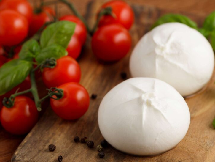 Come cucinare la pasta con crema di pomodorini e burrata