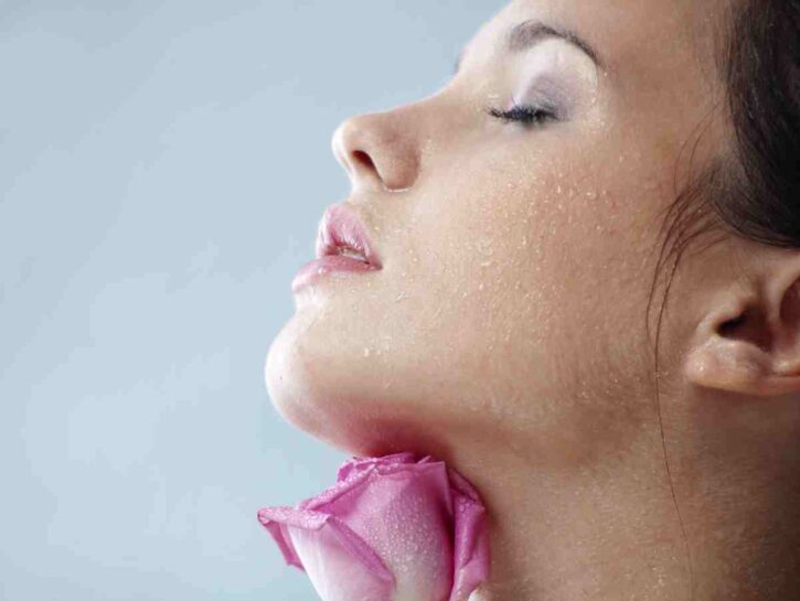 Dewy blush sandwich: la tecnica di make-up perfetta per la primavera