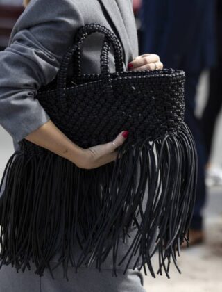 Tendenza frange: 5 idee moda per i look primavera 2024