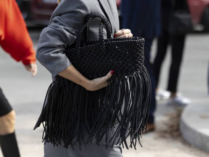 Tendenza frange: 5 idee moda per i look primavera 2024