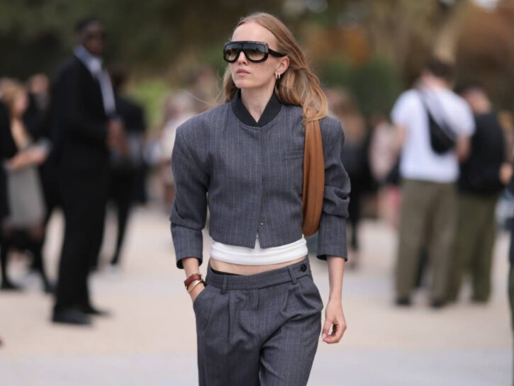 La vita bassa è tornata, sicura di odiarla? Ecco 5 idee moda per indossarla