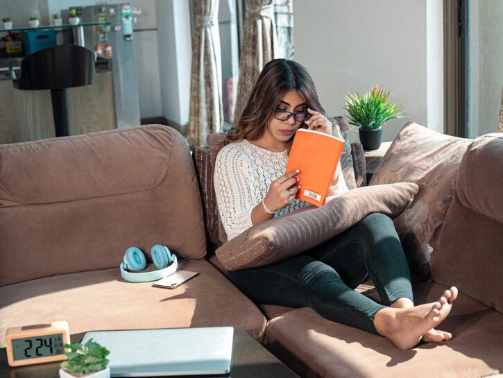 Come cambiare stile al vecchio divano di casa