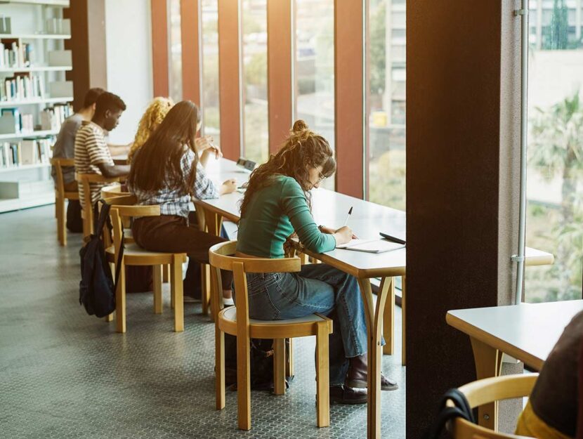 Studenti durante un compito in classe