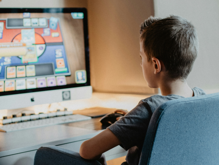 Cosa rischi se tuo figlio scarica videogames piratati