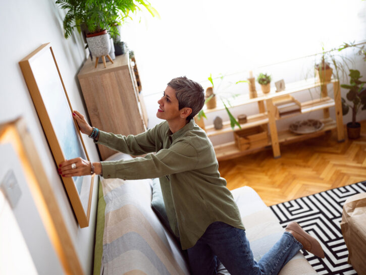 Come appendere i quadri: idee creative e istruzioni facili