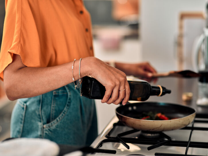 Quando friggi e te ne penti: ecco come dire addio all’odore di fritto