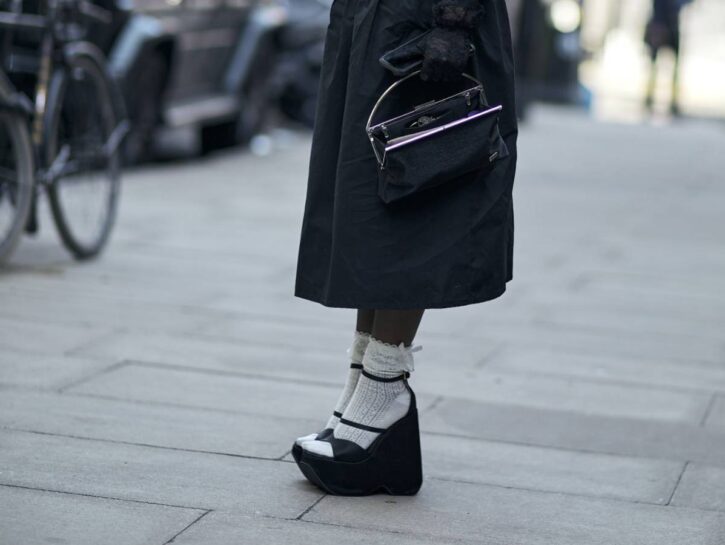 Scarpe con la zeppa: guida shopping alla tendenza della primavera-estate 2024