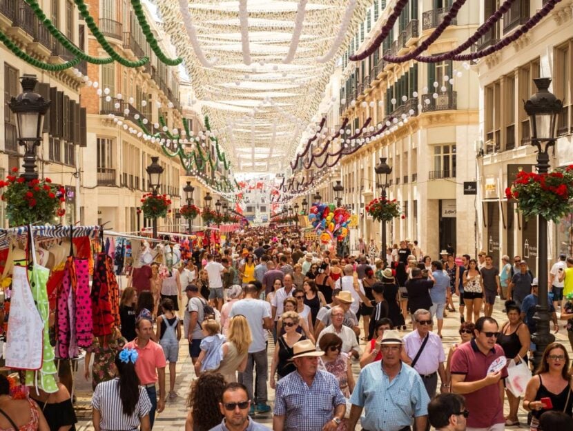 Malaga invasa dai turisti