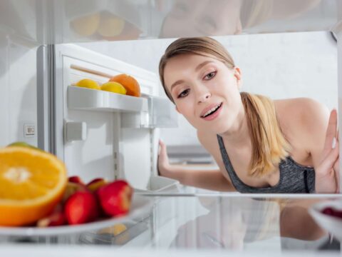 Come igienizzare il frigorifero: i metodi naturali