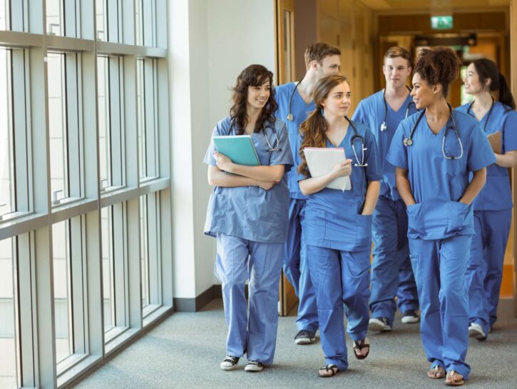 Medicina, dal 2025 l'iscrizione al primo semestre sarà libera