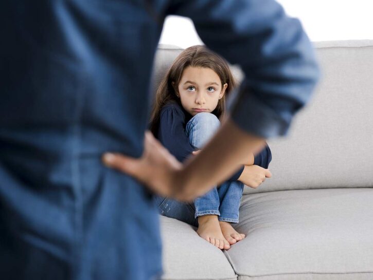 Sculacciate ai bambini: i pediatri inglesi chiedono una legge per vietarle