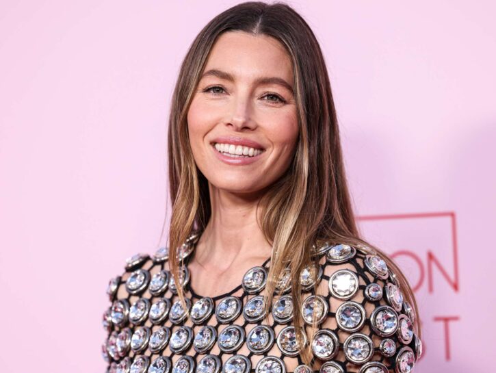 Il caschetto sarà il trend dell'estate 2024: parola di Jessica Biel