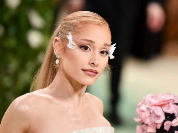 Ariana Grande strega in 