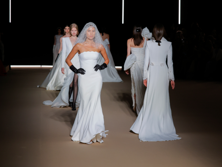 Pronovias 2025: non abiti da sposa, ma opere d'arte