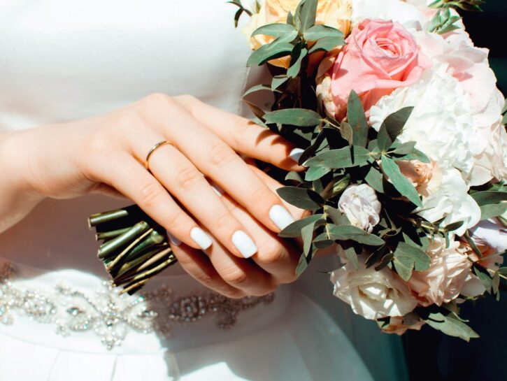 Unghie sposa 2024: come ottenere una manicure perfetta