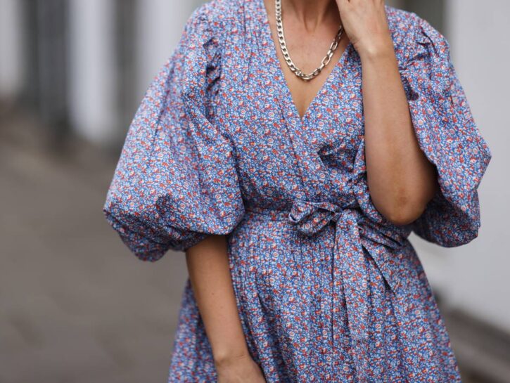 Vestiti a portafoglio: i must-have da comprare per i tuoi look primavera 2024