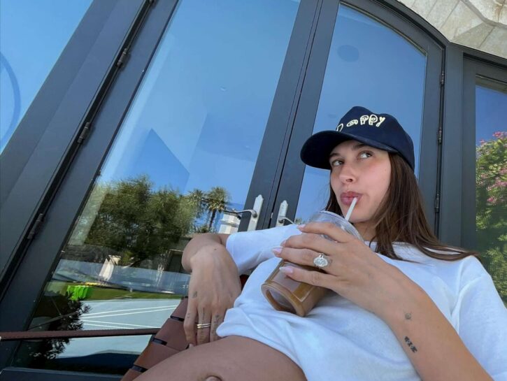 Cherry Blossom Nails: la tendenza estiva che ha conquistato Hailey Bieber