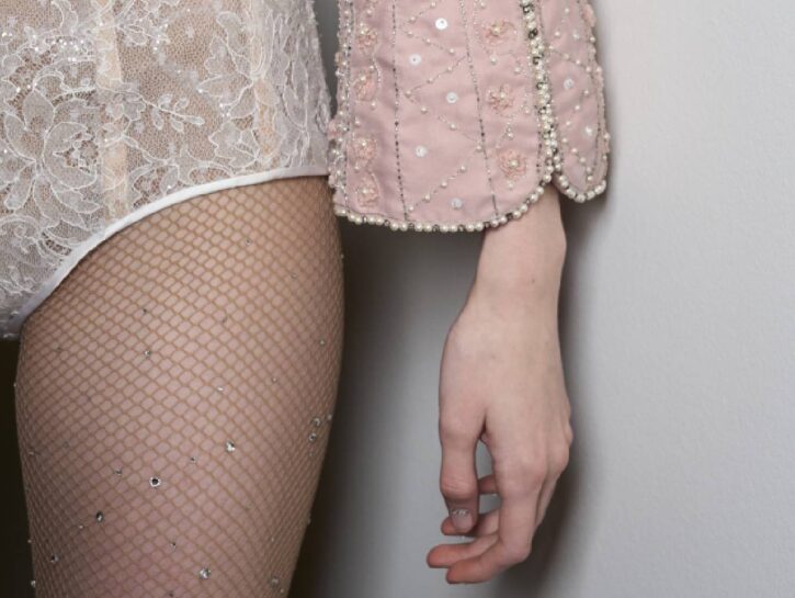 La moda ci ha lasciato in mutande. Ma c'è di più
