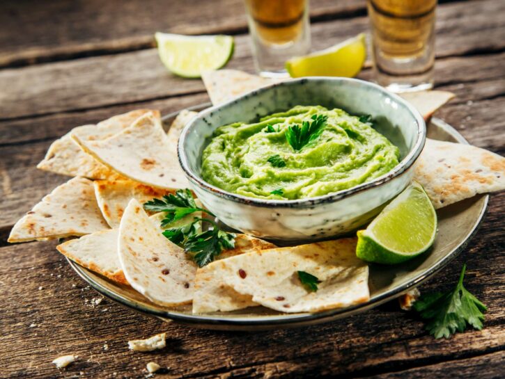 Come preparare la salsa guacamole con yogurt greco
