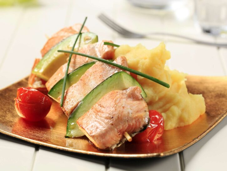 Spiedini salmone e avocado: la ricetta last minute