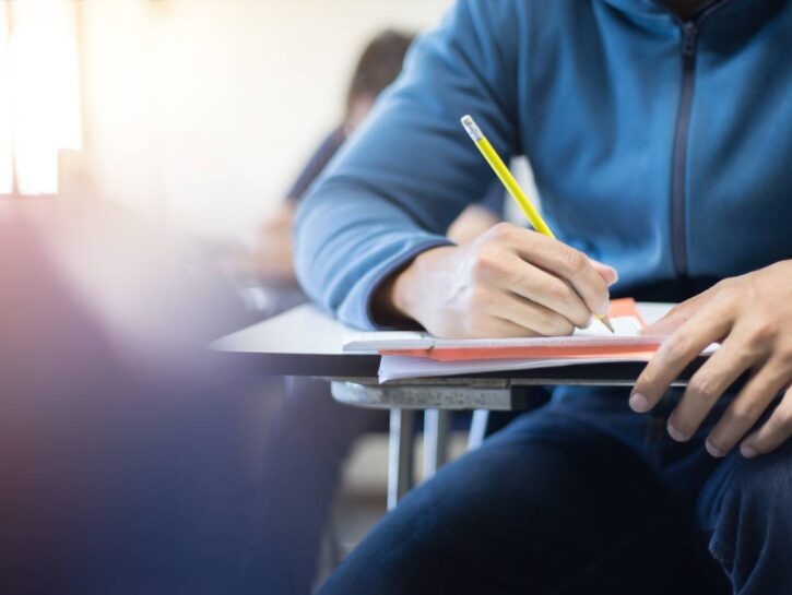 Pubblicare i dati dei bocciati a un concorso viola la privacy: multa all’Inps