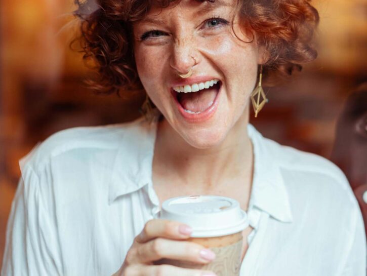 Il caffè (caldo) in estate: sì o no?