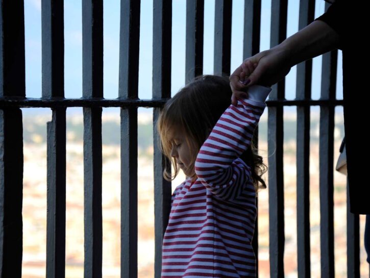 «Apri»: la prima parola a 18 mesi in carcere con la mamma