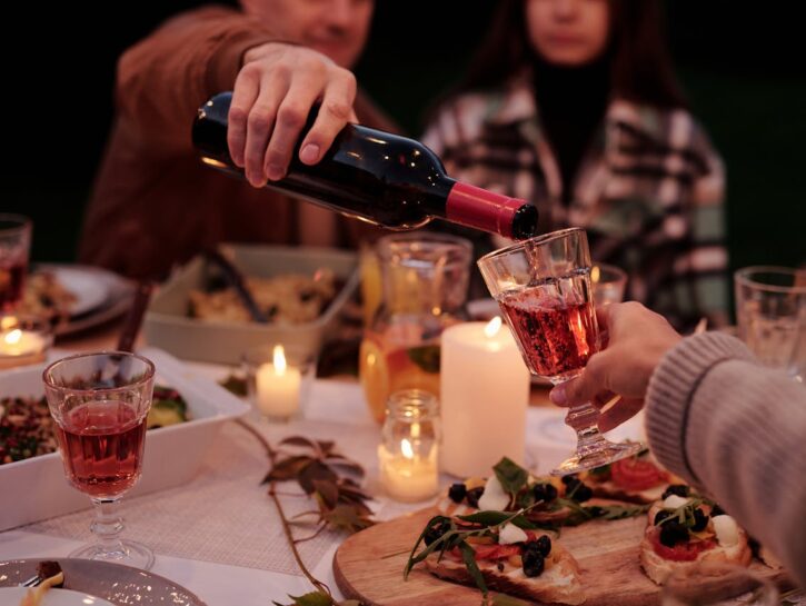 Come fare una cantinetta per vini con i pallet