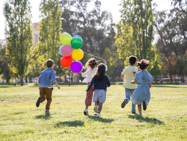 I bimbi che vivono vicino a spazi verdi hanno polmoni più sani