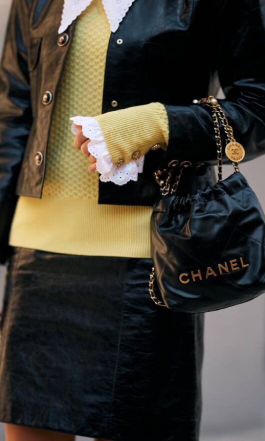 Saldi furbi: cosa comprare per anticipare i look del rientro?