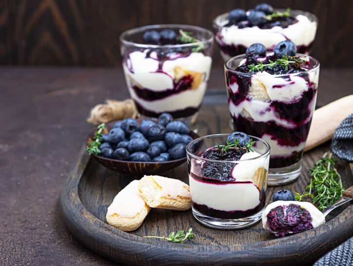 Tiramisù ai mirtilli senza uova