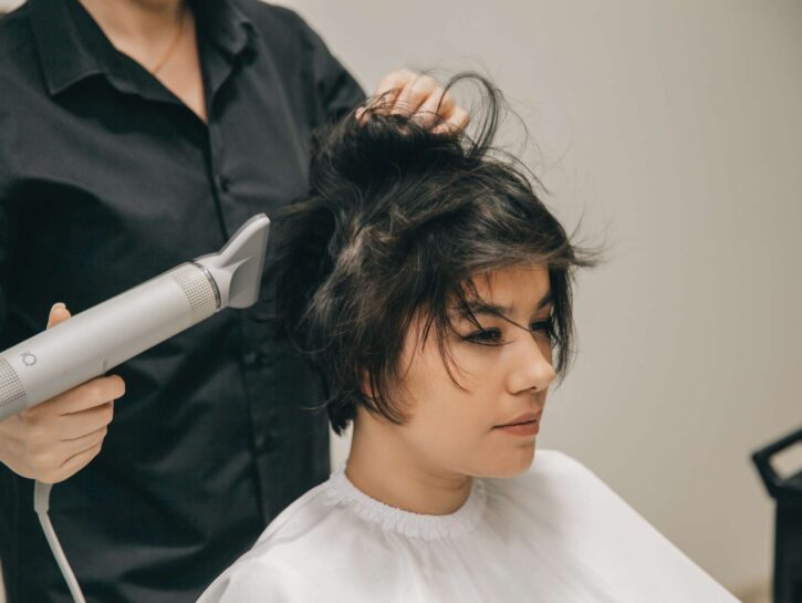 Bixie anni '90: il taglio di capelli più nostalgico dell'estate