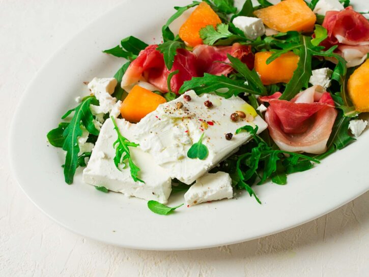 Insalata melone, feta, rucola e prosciutto