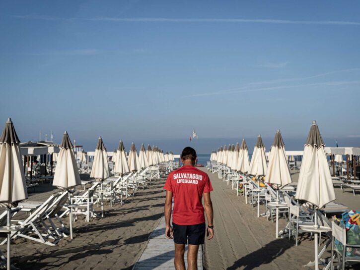 Stabilimenti balneari, ombrelloni chiusi: perché la protesta?