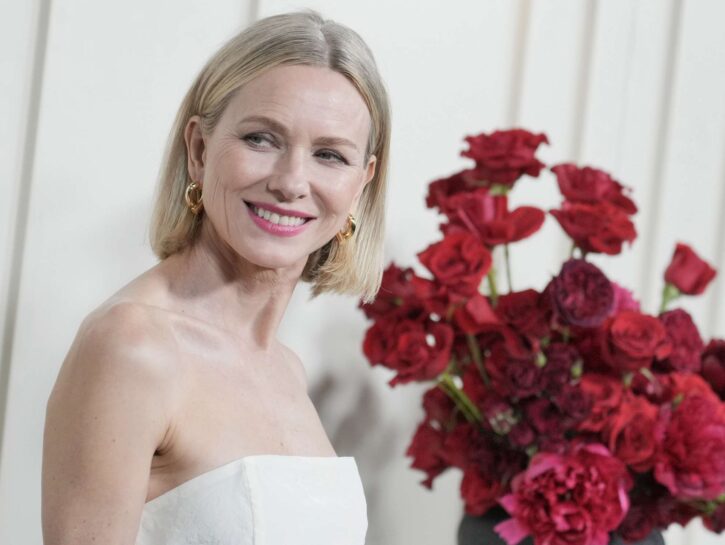 Menopausa precoce, l'esperienza di Naomi Watts in un libro
