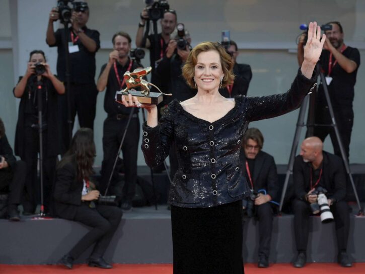 Festival di Venezia 2024, standing ovation per Sigourney Weaver